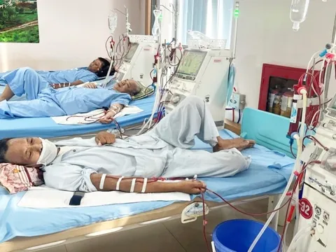 Vượt lũ dữ đi chữa bệnh ở Thái Nguyên 0
