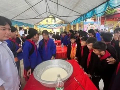 Mô hình trường dân tộc bán trú tiếp sức trò vùng cao đến trường