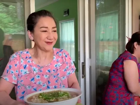 “Ngọc nữ cải lương” một thời: 2 lần đò, 62 tuổi làm nhân viên spa, thuê nhà 52 triệu đồng/tháng