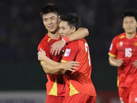 Việt Nam áp sát Thái Lan trên BXH FIFA