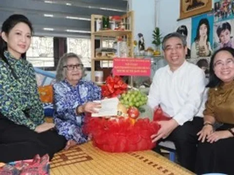 Lãnh đạo TPHCM thăm hỏi và tri ân những văn nghệ sĩ lão thành của thành phố