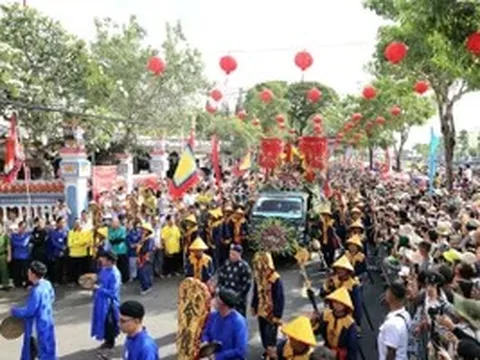 Dòng người đổ về lễ hội Anh hùng dân tộc Nguyễn Trung Trực