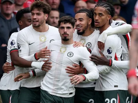 Chelsea nhận thẻ đỏ thứ 4 chỉ sau 6 trận