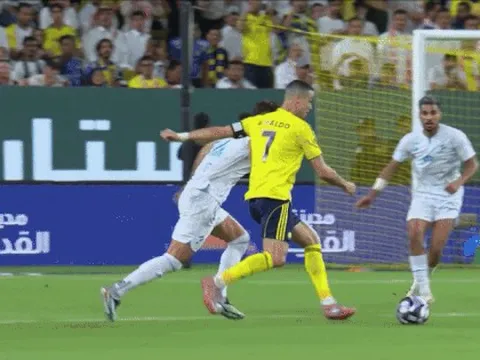 Ronaldo lập siêu phẩm