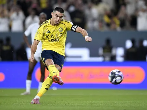 Chuyện gì đang xảy ra với Ronaldo?