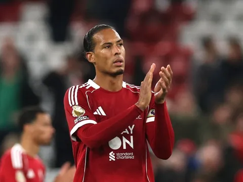 Van Dijk ở đâu trong khủng hoảng của Liverpool