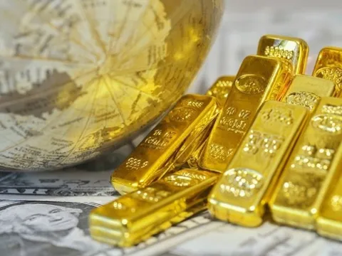 Giá vàng thế giới tăng mạnh rồi lao dốc, chuyên gia nước ngoài khuyên: "Đôi khi, nắm giữ quá nhiều vàng có thể gây phản tác dụng"