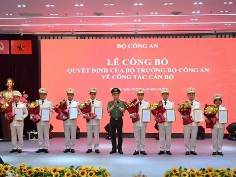8 lãnh đạo chủ chốt của MobiFone vào biên chế của lực lượng Công an nhân dân