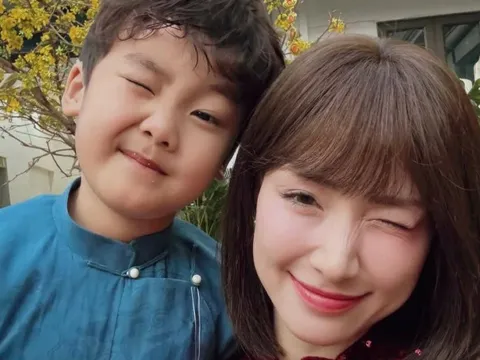 Hòa Minzy bất ngờ nhận món quà đặc biệt từ con trai nhân ngày 20/10 gây xúc động