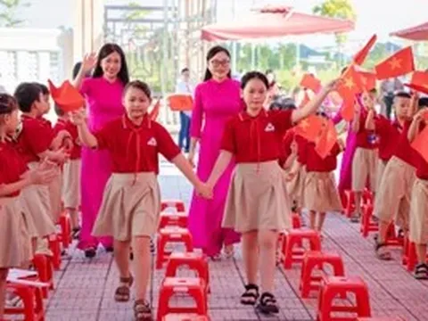 Nữ nhà giáo thời 4.0 trọn chữ 'nghề', vẹn chữ 'nhà'