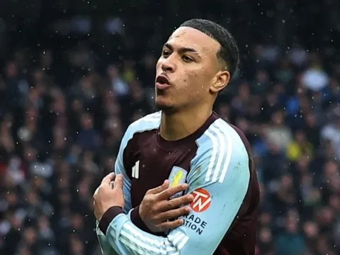 Tottenham thua ngược Aston Villa