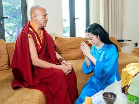 Bên trong biệt thự to như cung điện của người đẹp từng là "bóng hồng" của Chủ tịch một tập đoàn lớn
