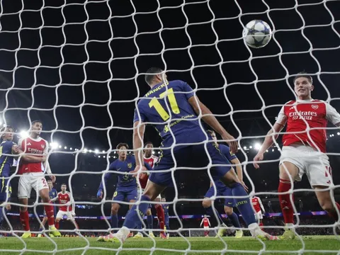 'Bóng chết' của Arsenal khiến cả châu Âu khiếp sợ