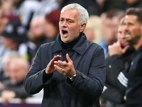 Mourinho nhận trái đắng tại Champions League