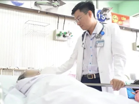Cứu sống cụ bà 70 tuổi suýt đột tử trong phòng trọ 0