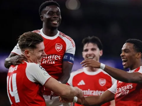 Premier League làm nên lịch sử