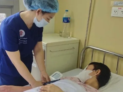 Đau ngực, ra mồ hôi trộm suốt một tháng, cô gái 23 tuổi không ngờ mắc ung thư 0