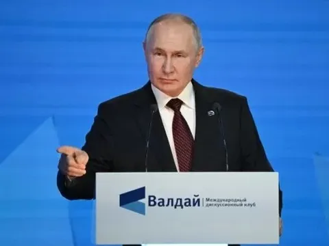 Tổng thống Putin phản ứng trước lệnh trừng phạt mới của Mỹ, EU bất ngờ hoãn quyết định tịch thu tài sản Nga