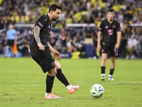 Messi săn đuổi kỷ lục bàn thắng của Ronaldo?