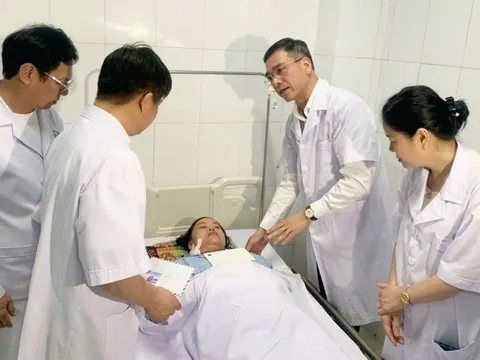 Bộ trưởng Y tế tặng bằng khen 4 nữ điều dưỡng dũng cảm cứu bé sơ sinh ở Nghệ An 0