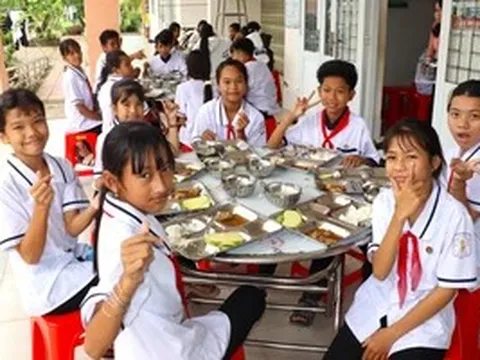 Chăm lo học sinh dân tộc bằng tình thương và trách nhiệm