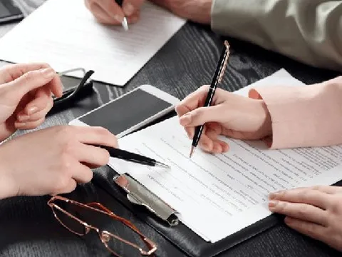 Đóng 300 triệu bảo hiểm nhân thọ, 5 năm sau chỉ nhận hơn 50 triệu: Sự thật về loạt khoản phí "ăn mòn"