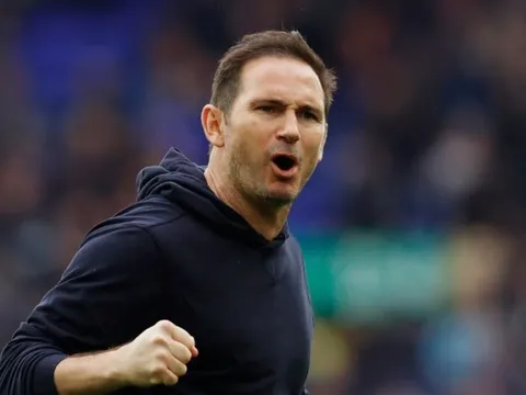 Lampard viết lại lịch sử 60 năm