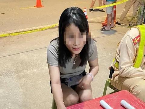 Nữ tài xế "dính cồn" gần gấp 2 lần mức cao nhất, hất văng máy đo của CSGT xuống đất