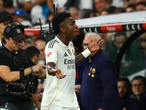Dugarry: 'Florentino Perez sẽ bán Vinicius'