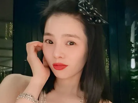 Lệ Quyên đăng đàn về chuyện 'sống hai mặt' khiến netizen xôn xao