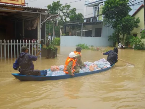 Duy trì nghiêm chế độ ứng trực; tập trung lực lượng, phương tiện khắc phục hậu quả mưa lũ ở miền Trung