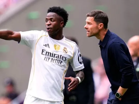 Vinicius tuyệt giao với Xabi Alonso