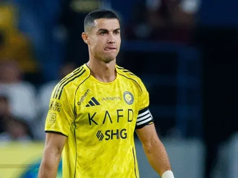 Ronaldo lại lỡ hẹn với danh hiệu