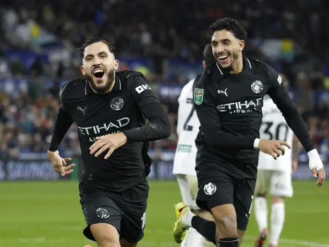 Man City lội ngược dòng ngoạn mục