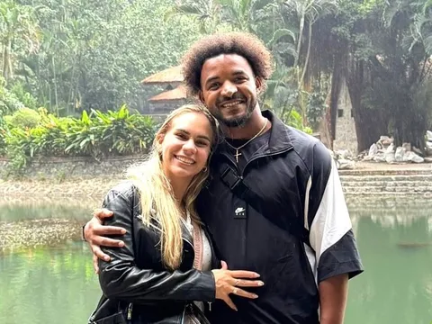 Xuân Son và vợ đi du lịch