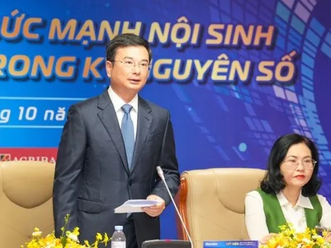 Phó Thống đốc NHNN: “Từ khoản tiết kiệm nhỏ bé của người dân, ngân hàng đã tạo nên dòng vốn khổng lồ chảy vào sản xuất kinh doanh, nông nghiệp, giáo dục, y tế,...”