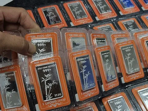 Giá bạc lao dốc rồi bật tăng, chuyên gia nêu lý do "không nên mua thêm"