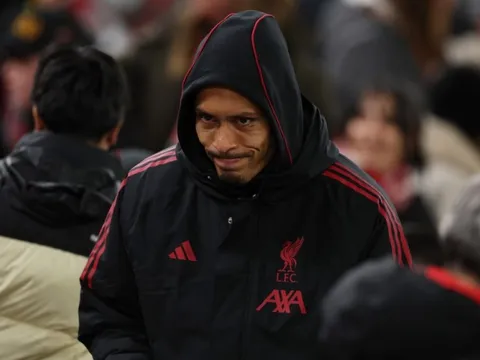 Bốn ‘ngọn lửa’ đang thiêu đốt Liverpool