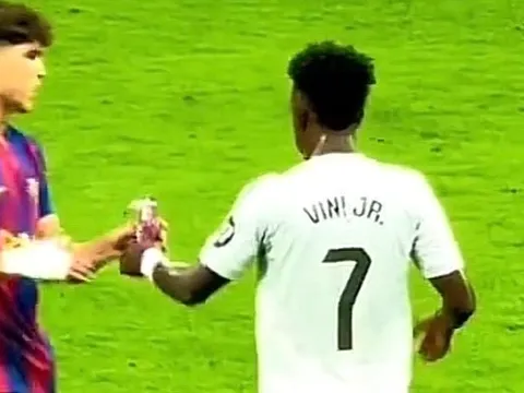 Hình ảnh chưa từng thấy của Vinicius