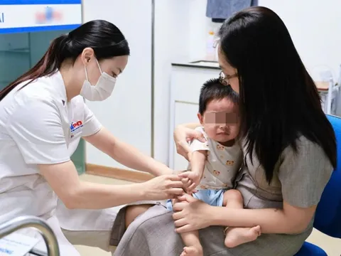 Trẻ nhập viện vì cúm mùa tăng, nhiều ca biến chứng nặng 0