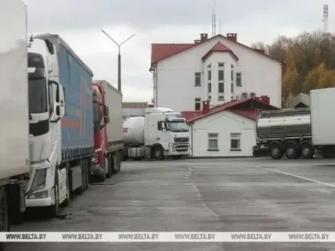 Hàng nghìn xe tải bị 'giữ làm con tin' giữa căng thẳng Lithuania-Belarus