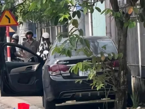 Điều tra vụ phát hiện thi thể cô gái trong xe ô tô đậu bên đường