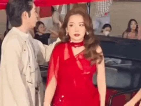 Ngộp thở với visual quyến rũ của Chi Pu khi mặc váy xuyên thấu