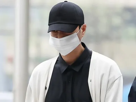 Một ca sĩ nổi tiếng showbiz rao bán nhà sau khi bị bắt quả tang đánh bạc