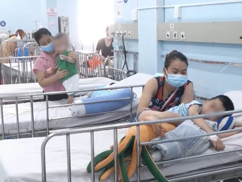 Cảnh báo nguy cơ 'dịch chồng dịch' ở TP.HCM 0