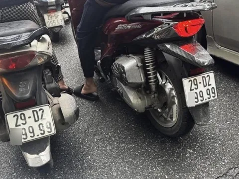 Xác minh 2 xe SH trùng biển số tứ quý 9999 “song hành” trên phố