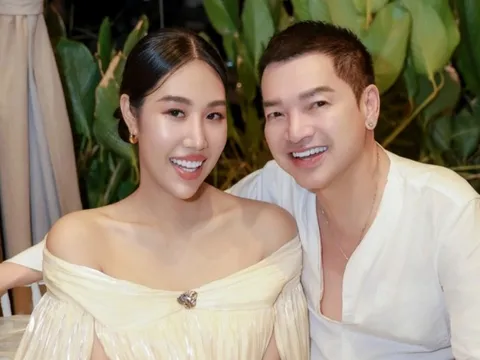 Rộ khoảnh khắc vợ trẻ kém 37 tuổi của nghệ sĩ Quang Minh vác bụng bầu khệ nệ