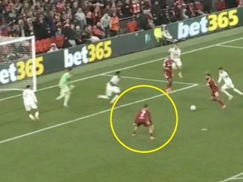 CĐV lại nổi giận với Salah