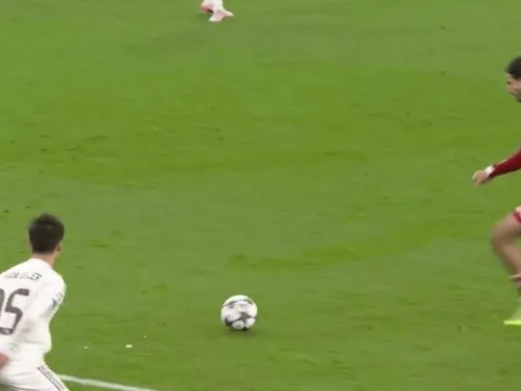 Quyết định gây phẫn nộ trong ngày Real Madrid bại trận