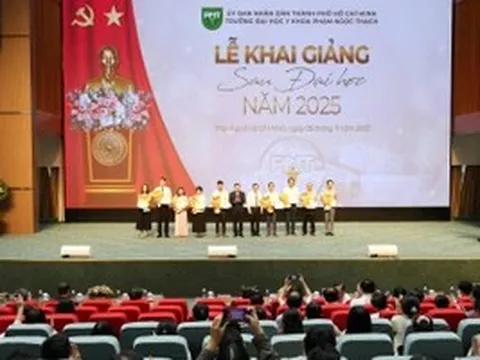 Trường ĐH Y khoa Phạm Ngọc Thạch tuyên dương 12 thủ khoa đầu vào sau đại học